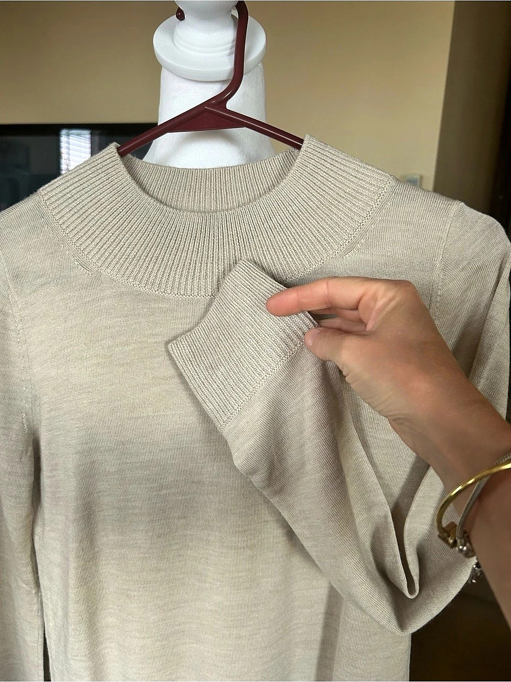 Club Monaco beige Mock Neck Merino Wool Crewneck Sweater Size Small